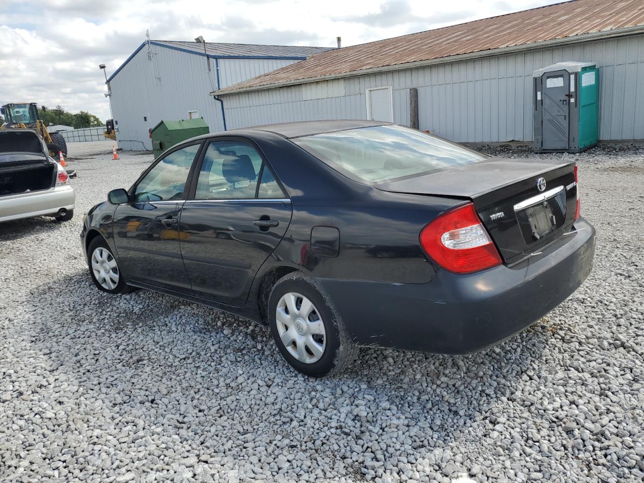 2004 TOYOTA CAMRY LE photo 3