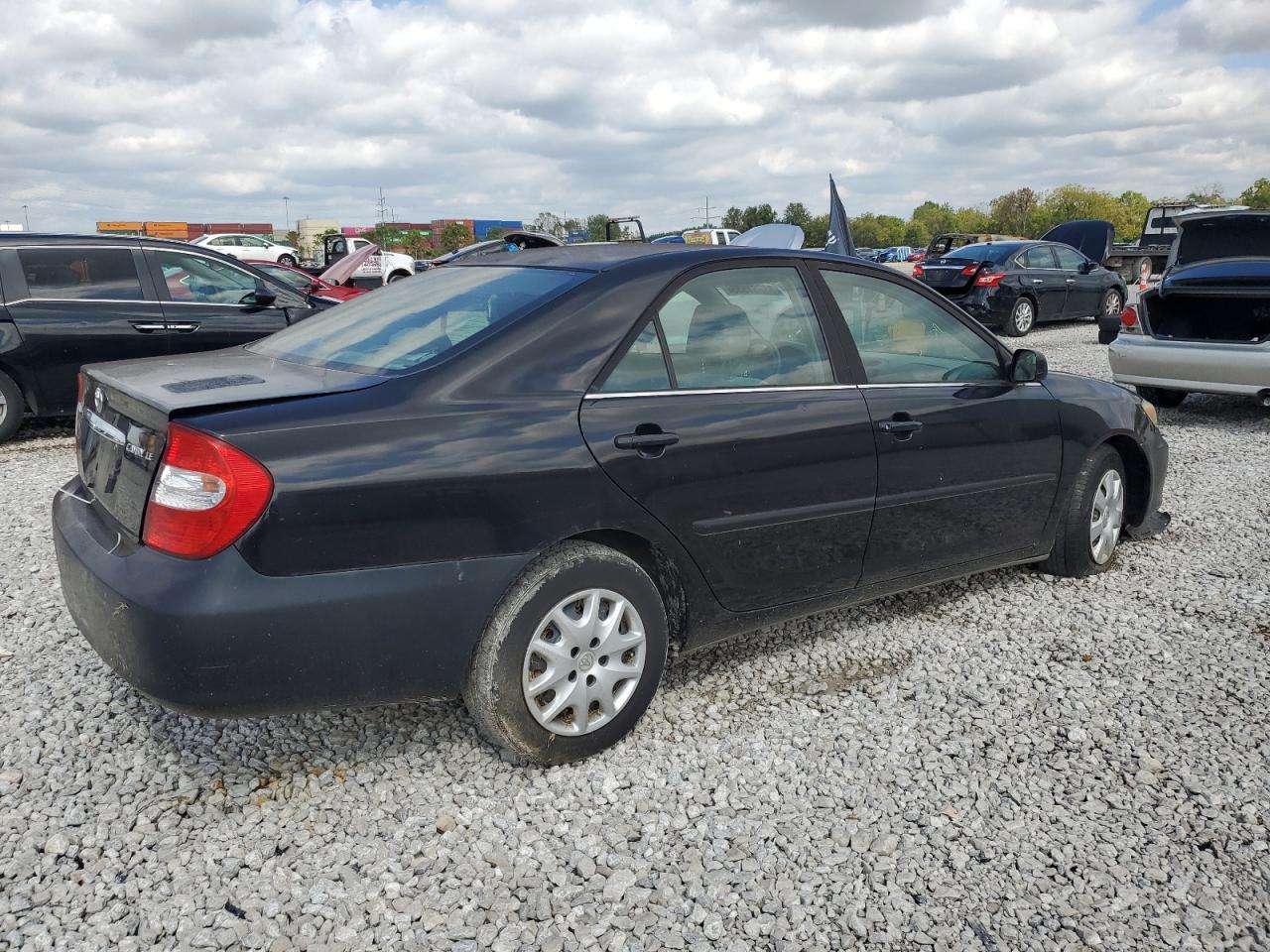 2004 TOYOTA CAMRY LE photo 5