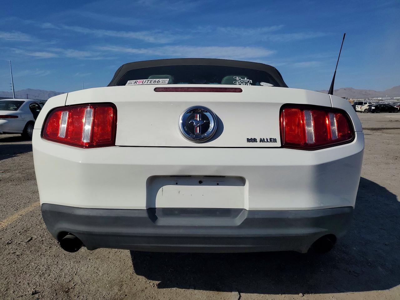 2012 FORD MUSTANG photo 11
