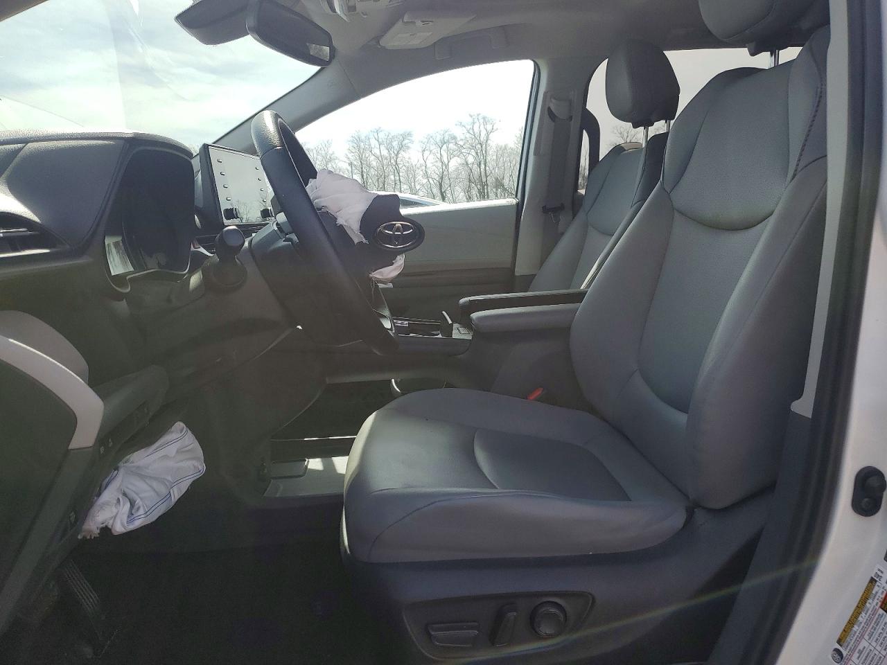 2022 TOYOTA SIENNA XLE 7-PASSENGER photo 7