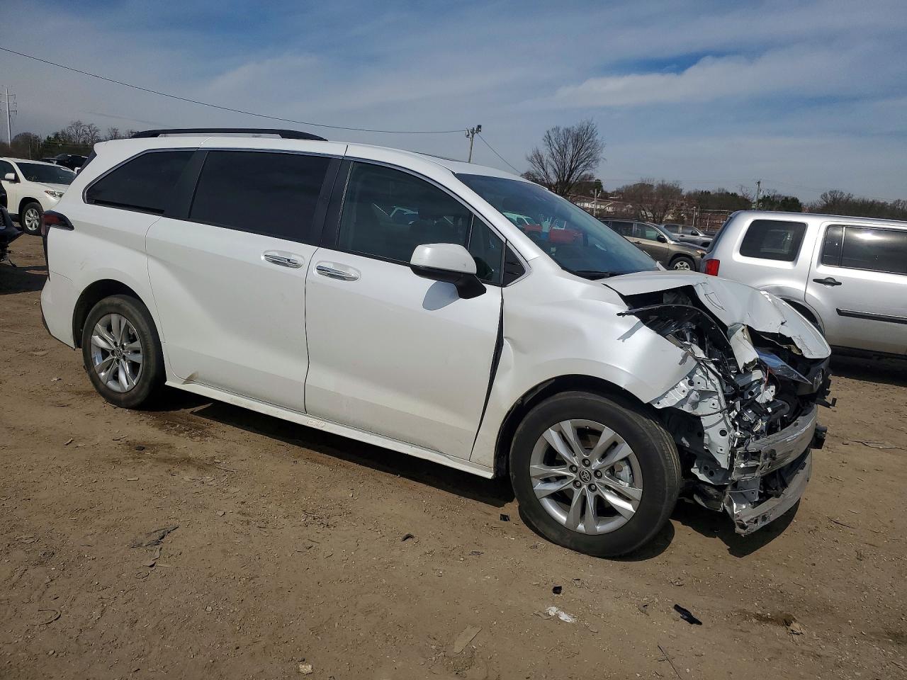 2022 TOYOTA SIENNA XLE 7-PASSENGER photo 4