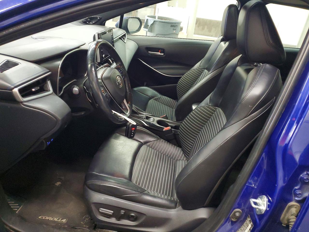 2021 TOYOTA COROLLA XSE photo 19