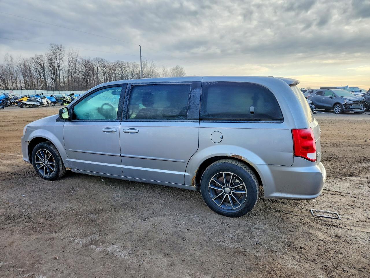 2013 DODGE GRAND CARAVAN SE photo 2