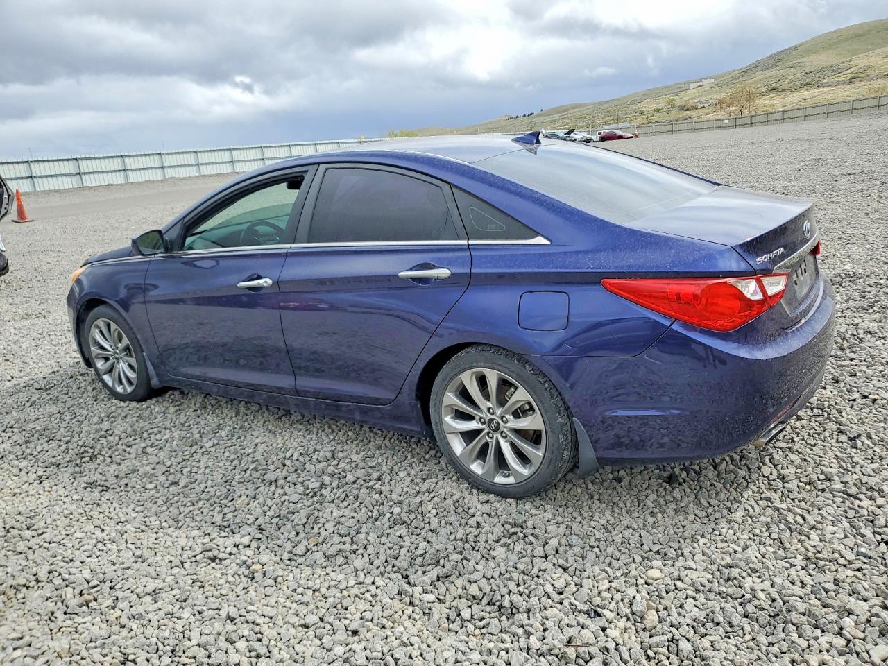2013 HYUNDAI SONATA SE photo 2