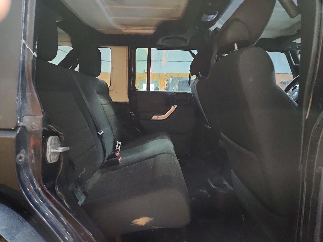 2012 JEEP WRANGLER UNLIMITED SAHARA photo 31