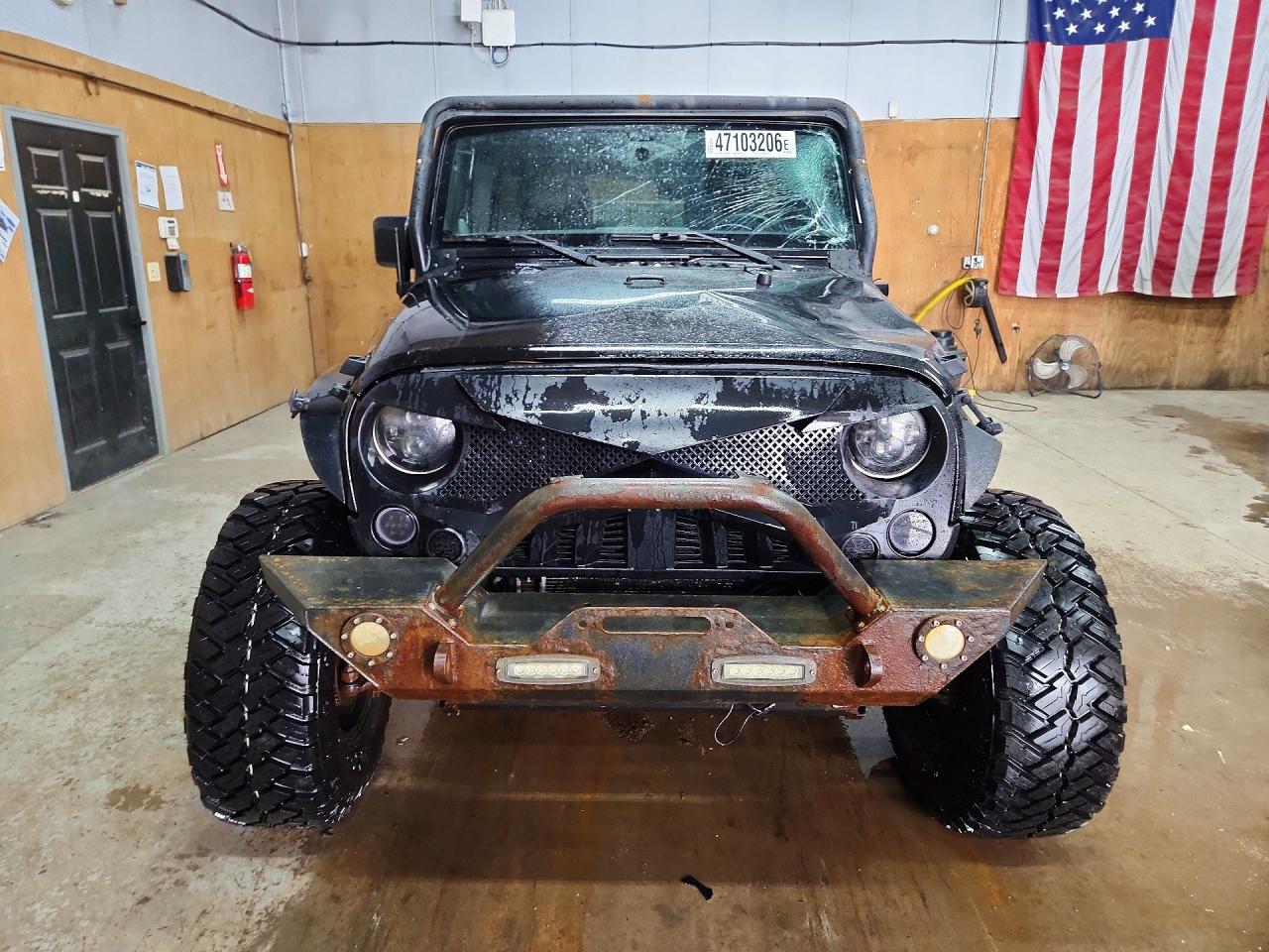 2012 JEEP WRANGLER UNLIMITED SAHARA photo 13