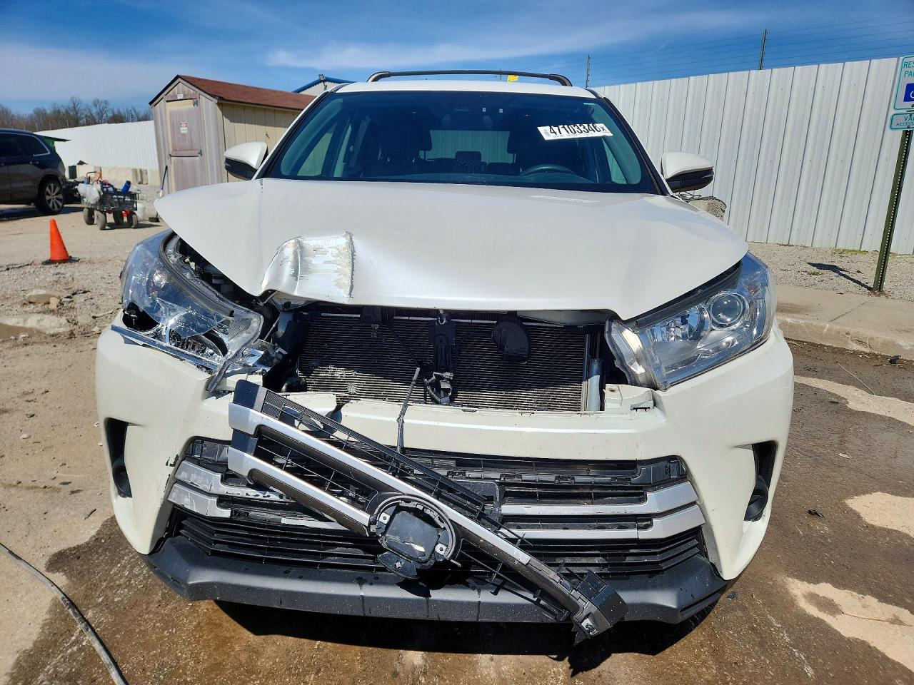 2019 TOYOTA HIGHLANDER LE photo 9