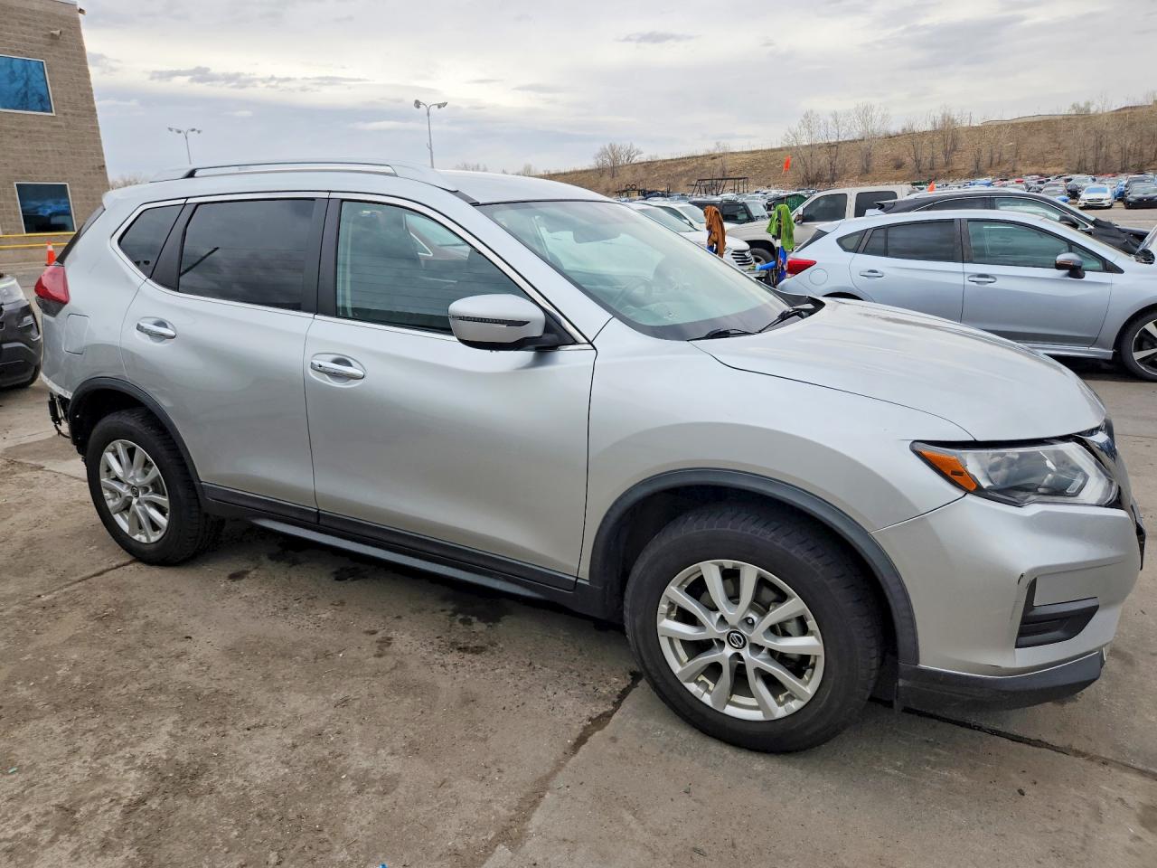 2018 NISSAN ROGUE SV photo 4