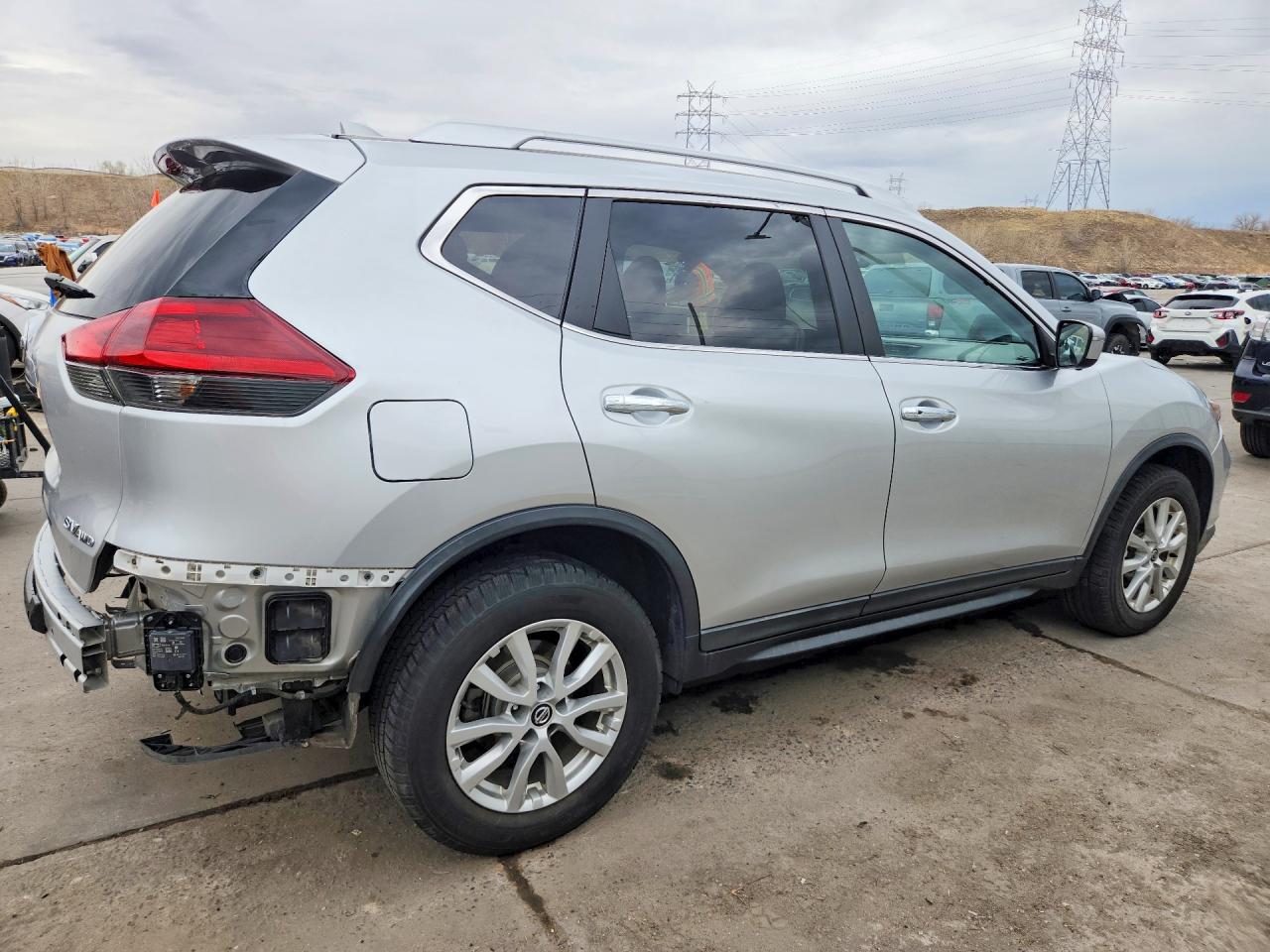 2018 NISSAN ROGUE SV photo 3