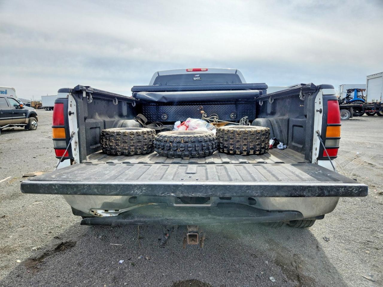 2007 GMC NEW SIERRA K3500 photo 10