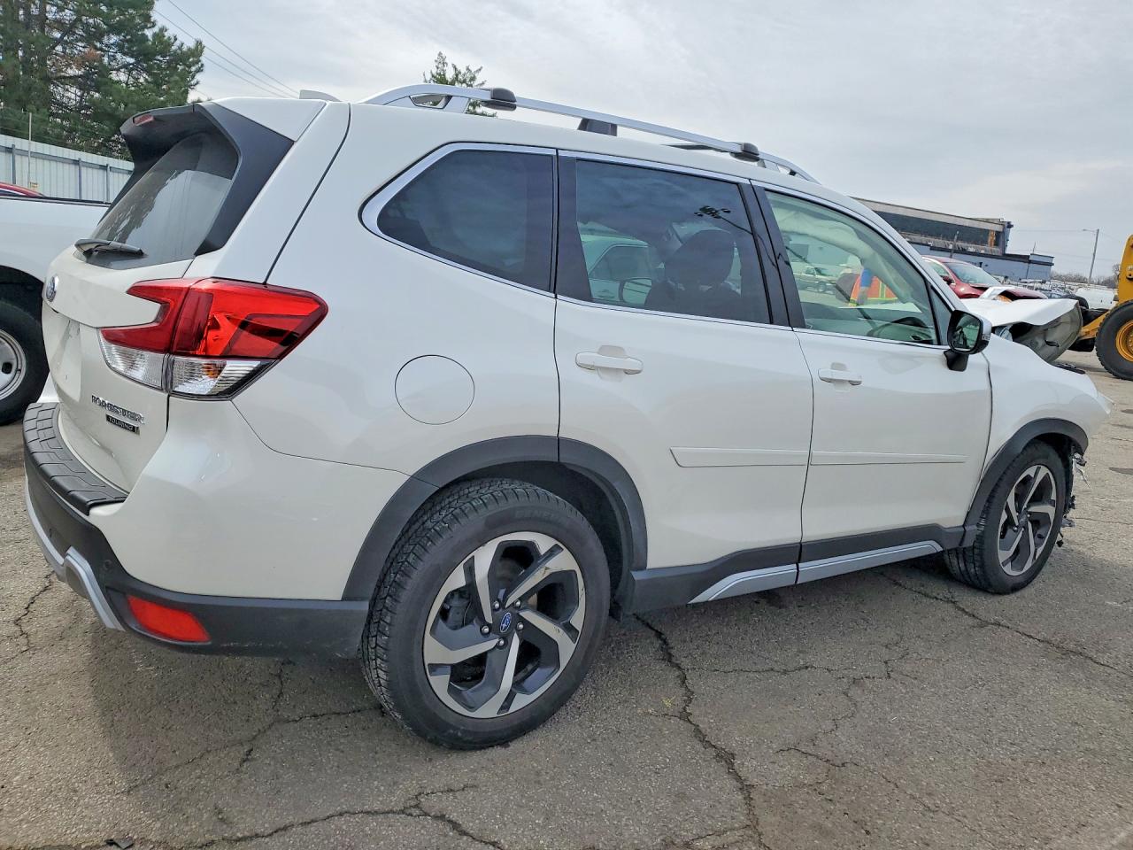 2022 SUBARU FORESTER TOURING photo 3