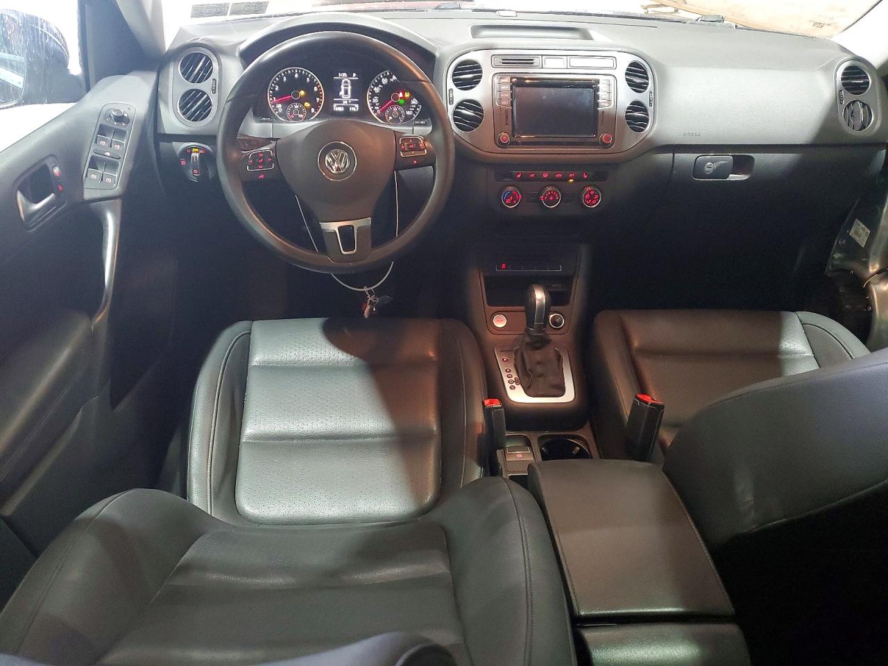 2016 VOLKSWAGEN TIGUAN S photo 8