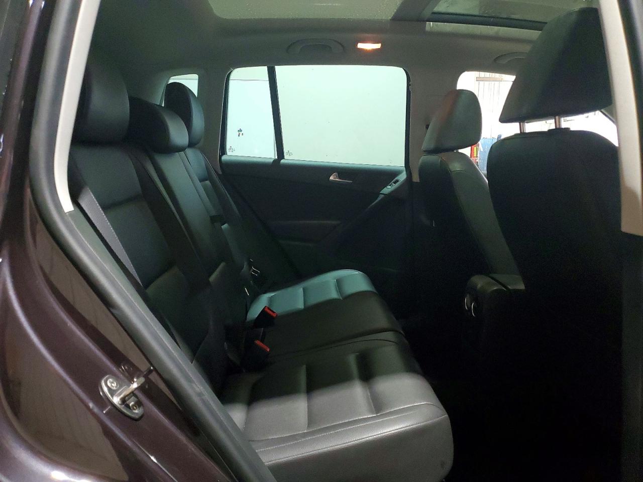 2016 VOLKSWAGEN TIGUAN S photo 11