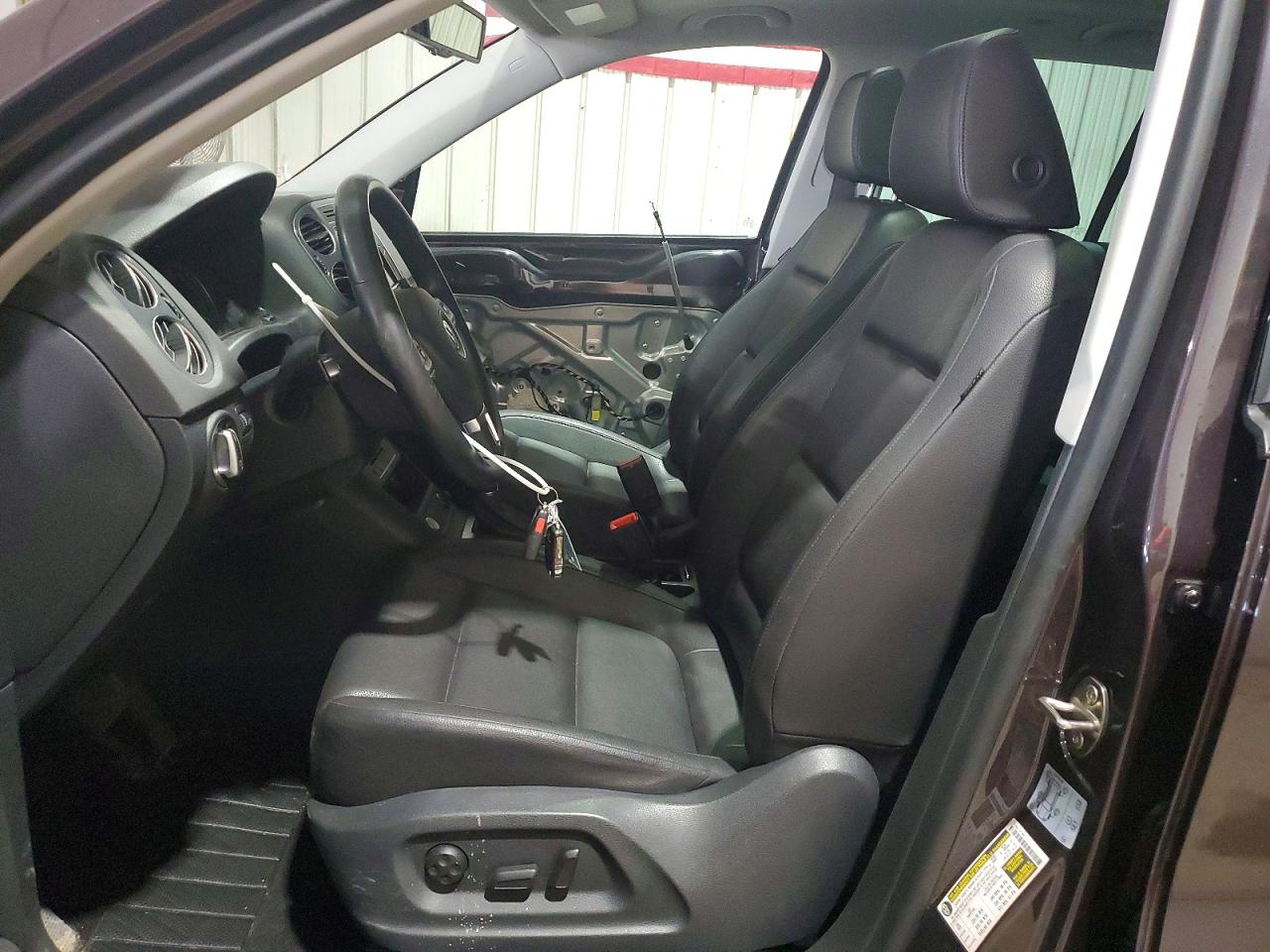 2016 VOLKSWAGEN TIGUAN S photo 7