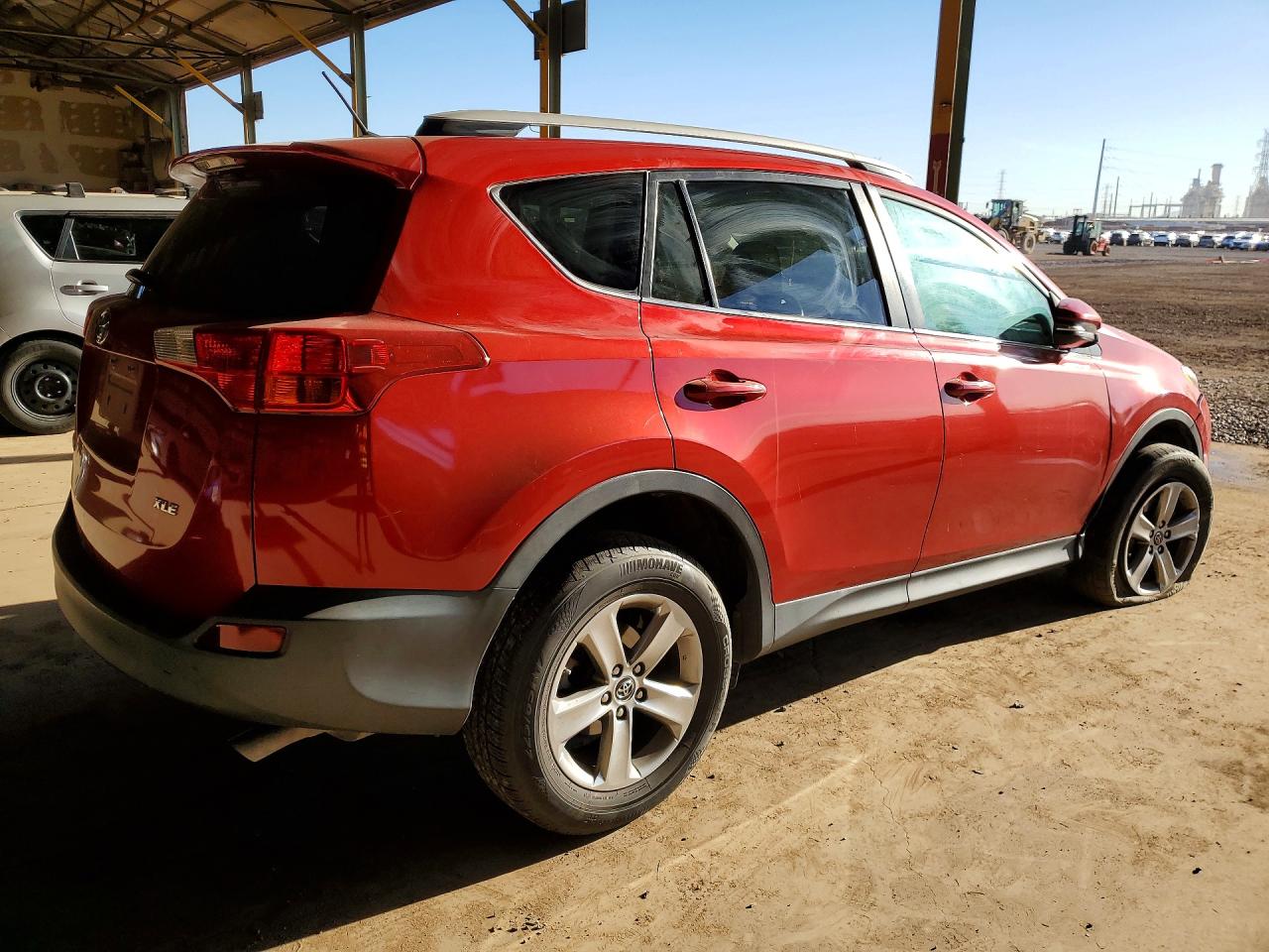 2015 TOYOTA RAV4 XLE photo 5