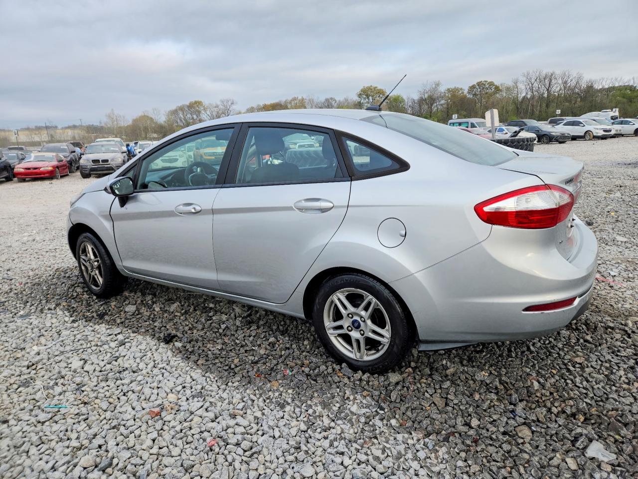2019 FORD FIESTA SE photo 2