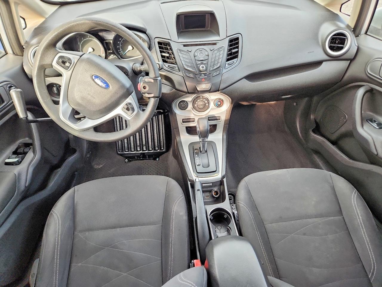 2019 FORD FIESTA SE photo 8