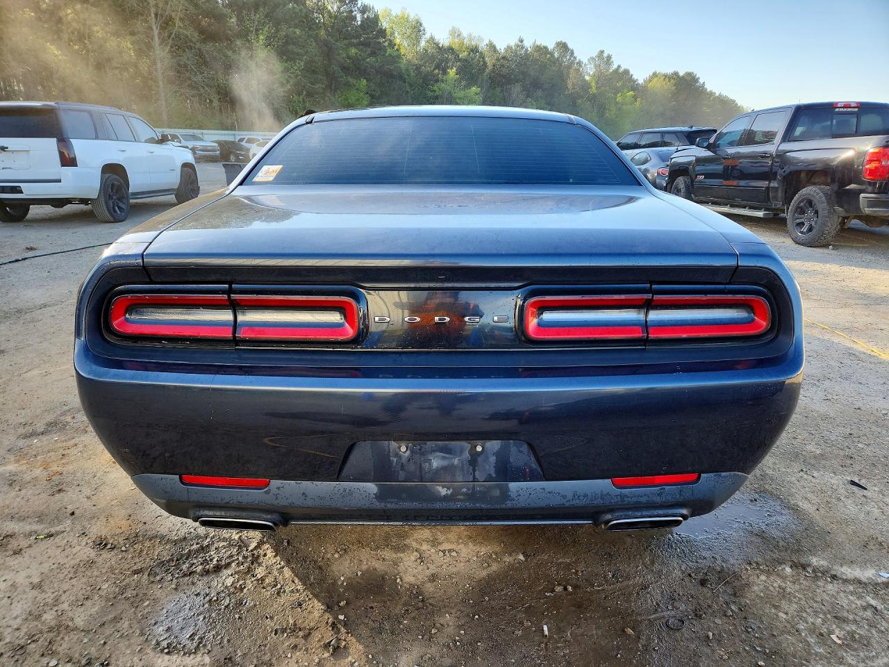 2016 DODGE CHALLENGER SXT photo 11