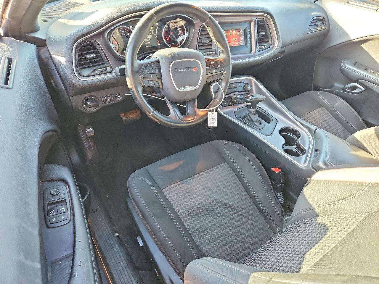 2016 DODGE CHALLENGER SXT photo 15