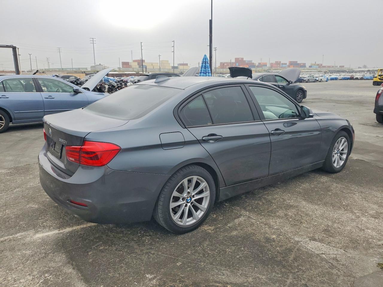 2017 BMW 320 photo 3