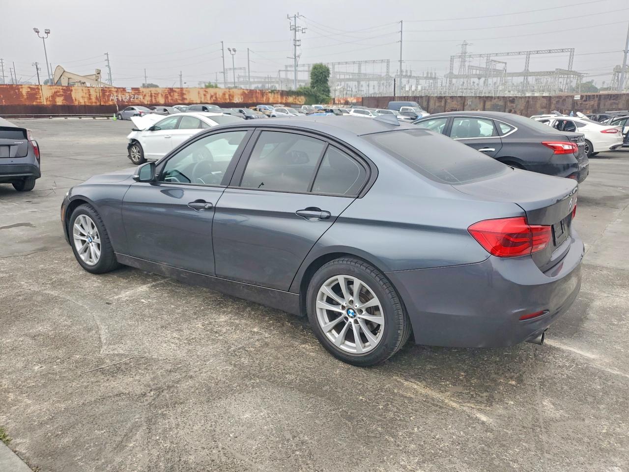 2017 BMW 320 photo 2