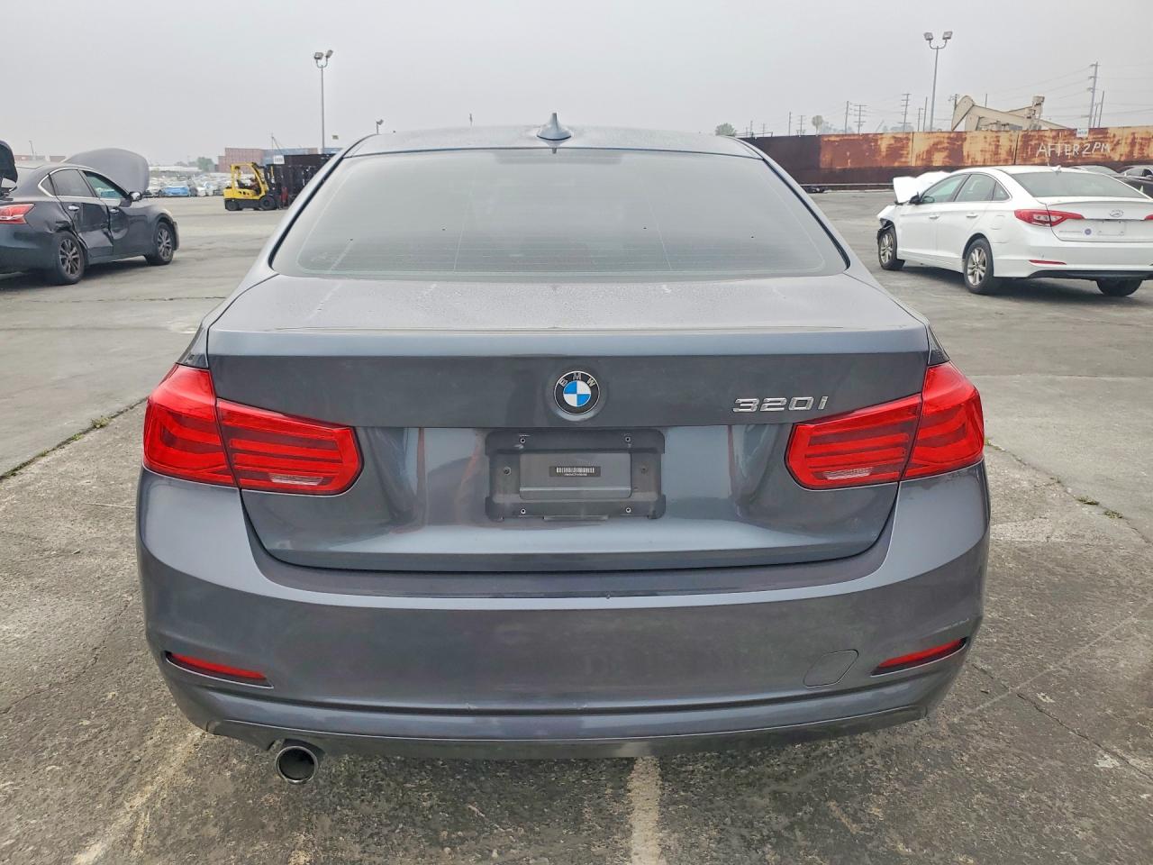 2017 BMW 320 photo 6