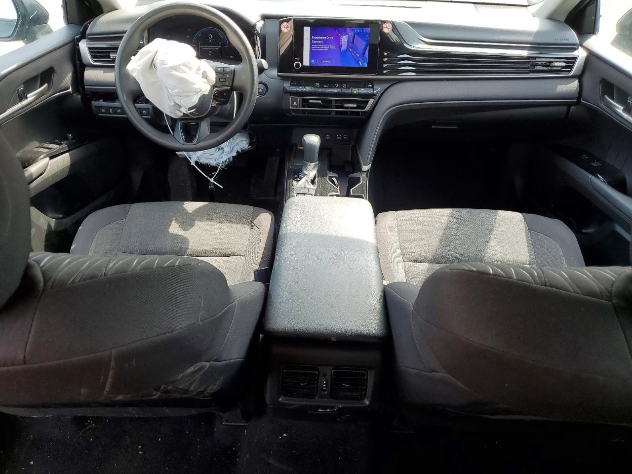 2025 TOYOTA CAMRY LE photo 15