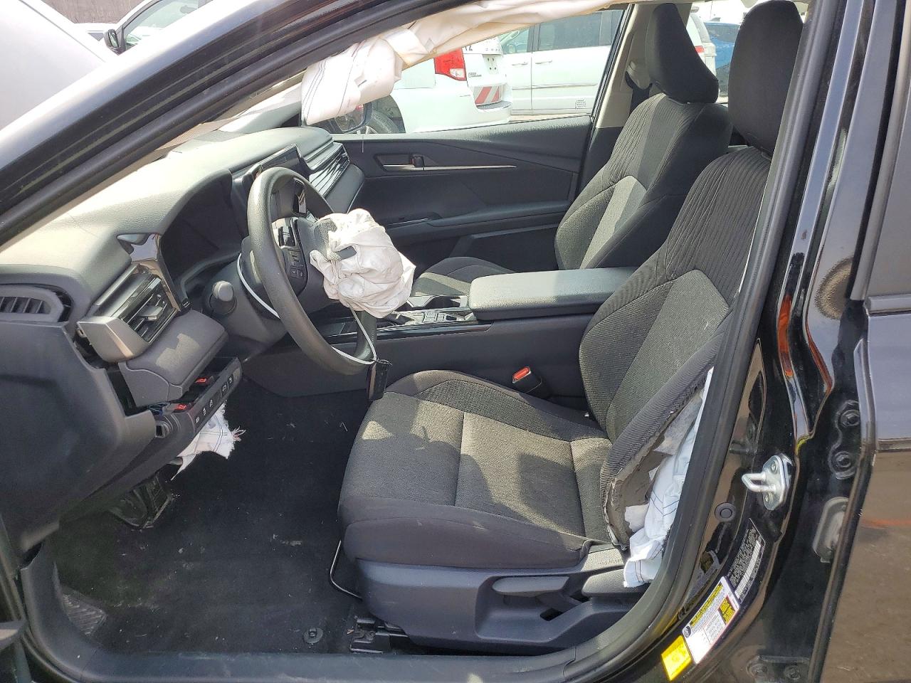 2025 TOYOTA CAMRY LE photo 13