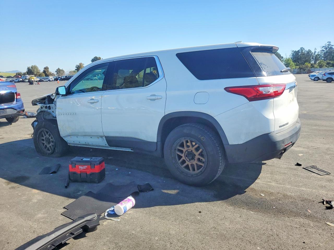 2019 CHEVROLET TRAVERSE LS photo 4