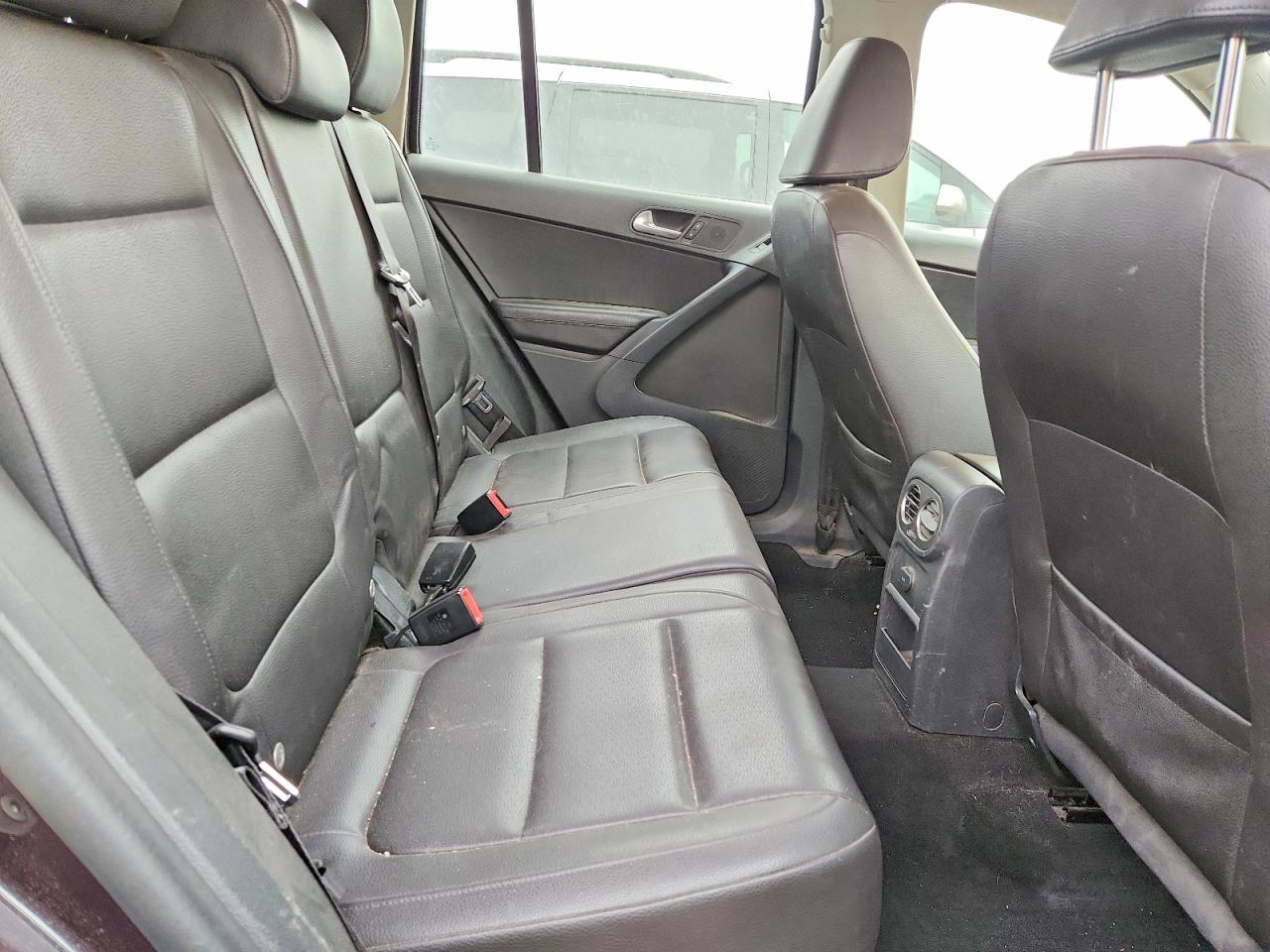 2016 VOLKSWAGEN TIGUAN S photo 28