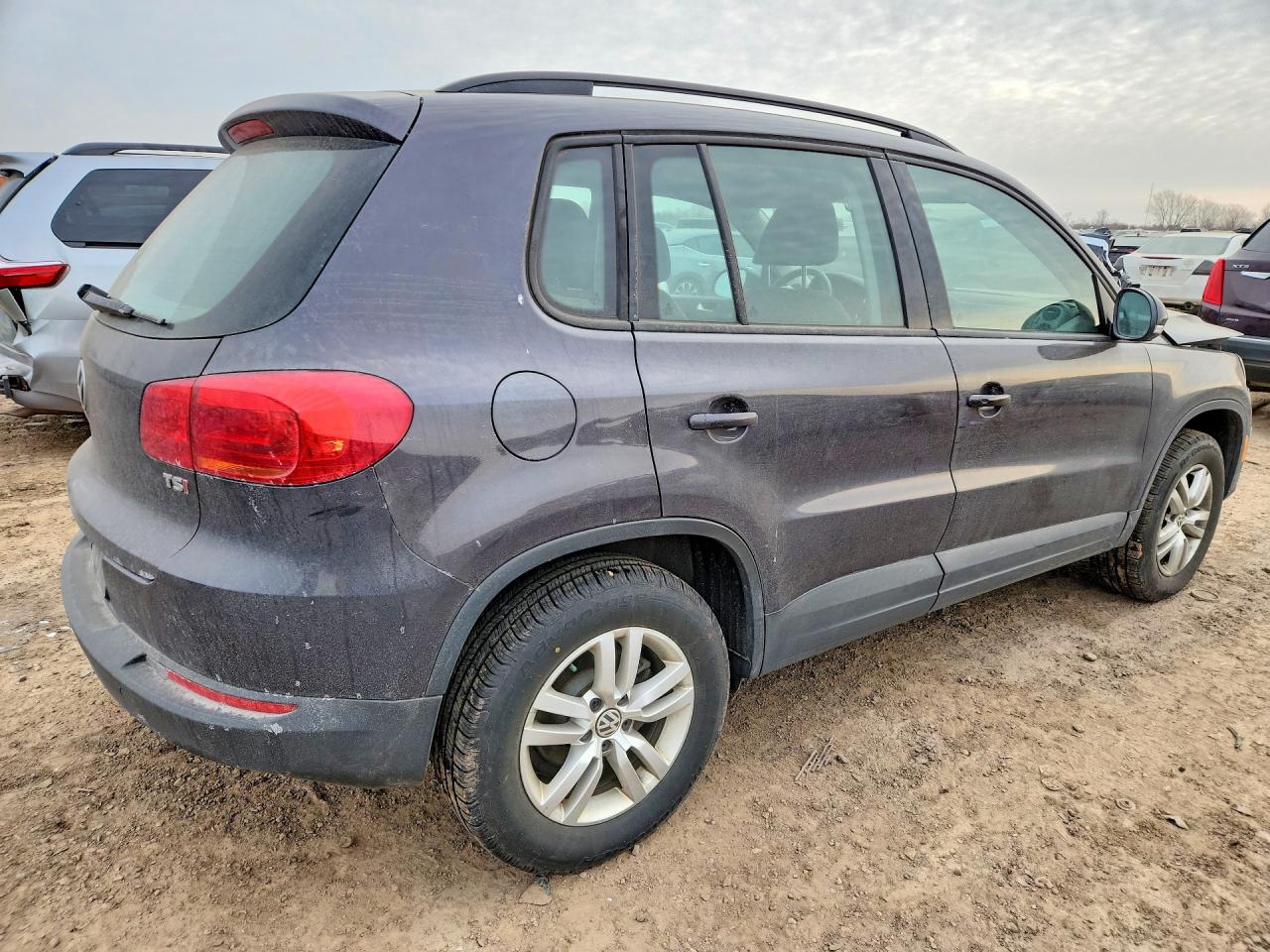 2016 VOLKSWAGEN TIGUAN S photo 7