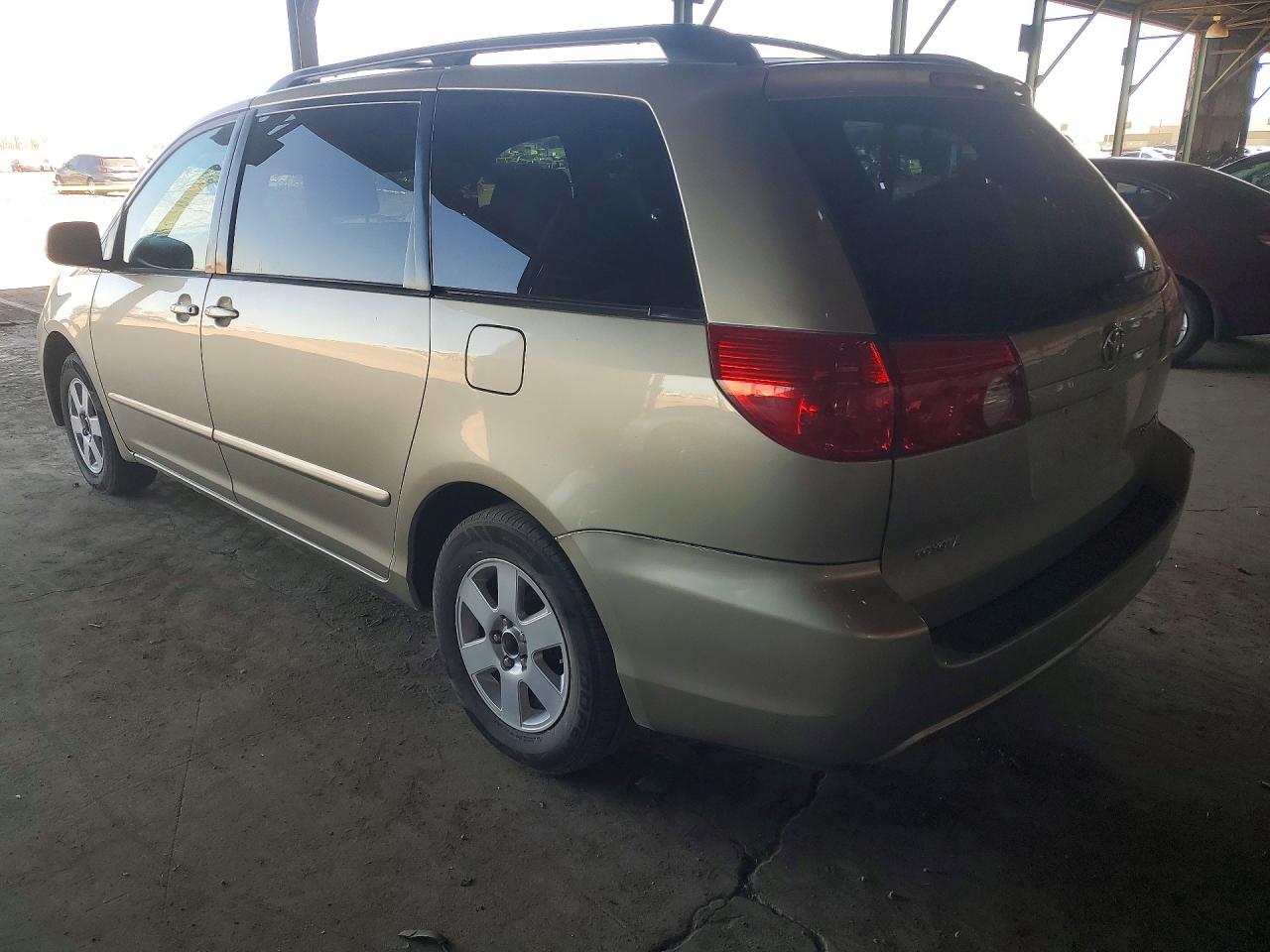 2007 TOYOTA SIENNA photo 4