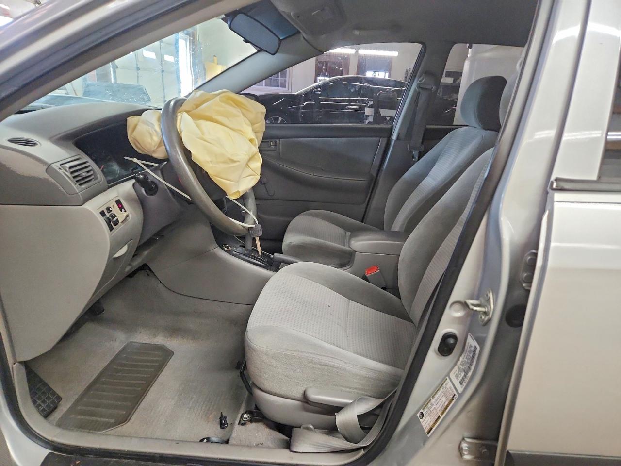 2005 TOYOTA COROLLA CE photo 13
