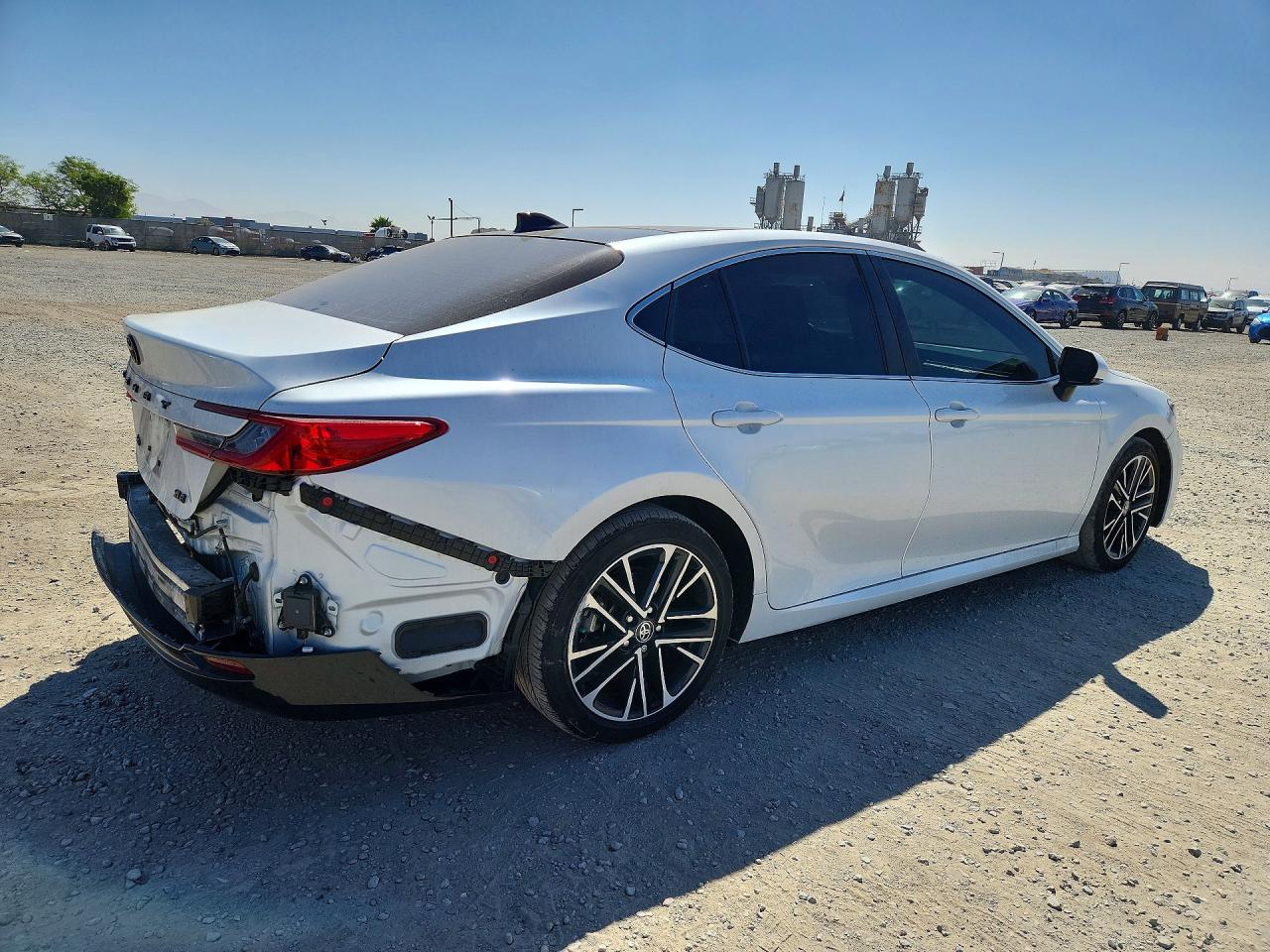 2025 TOYOTA CAMRY XLE photo 3