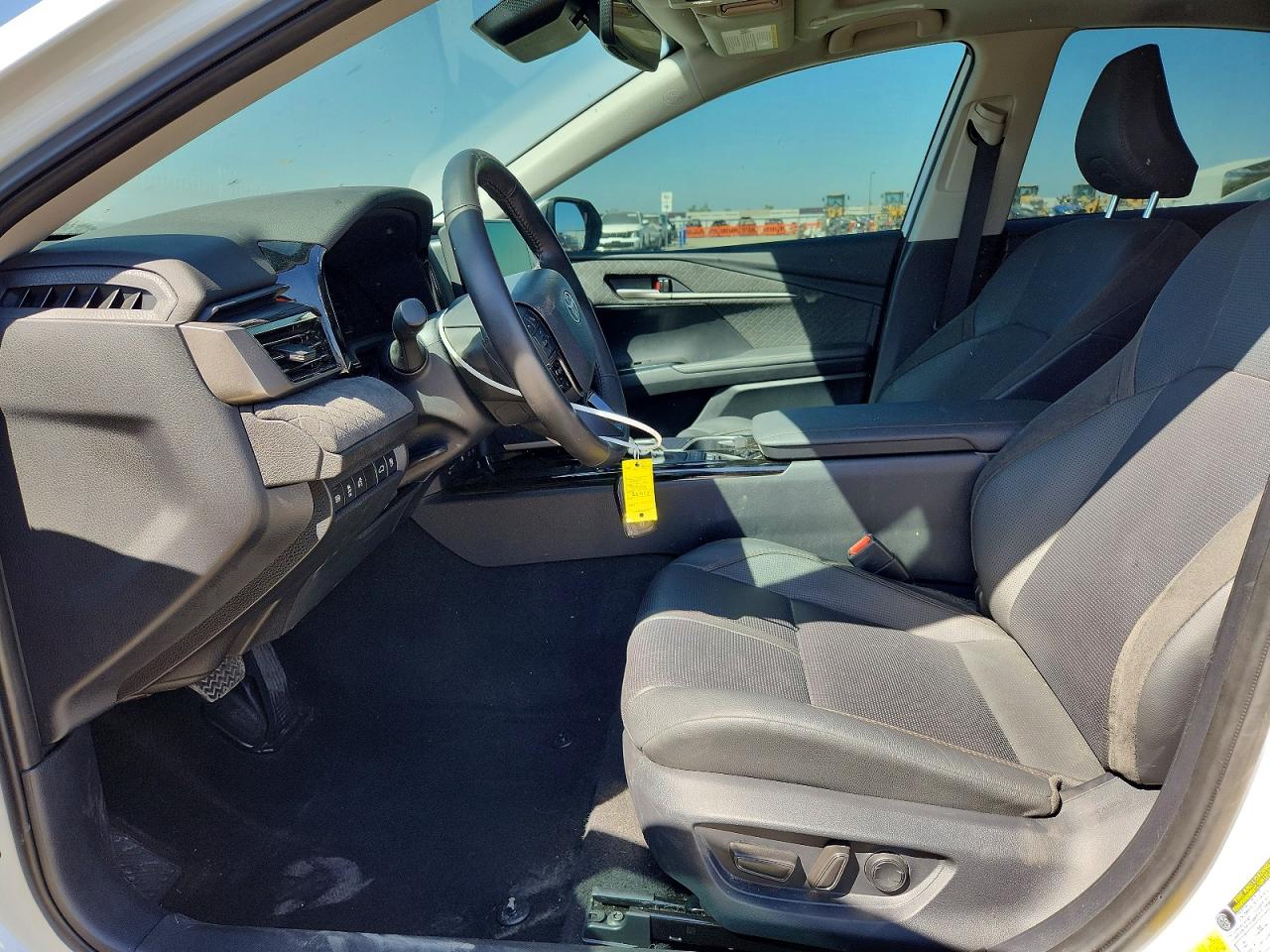 2025 TOYOTA CAMRY XLE photo 7