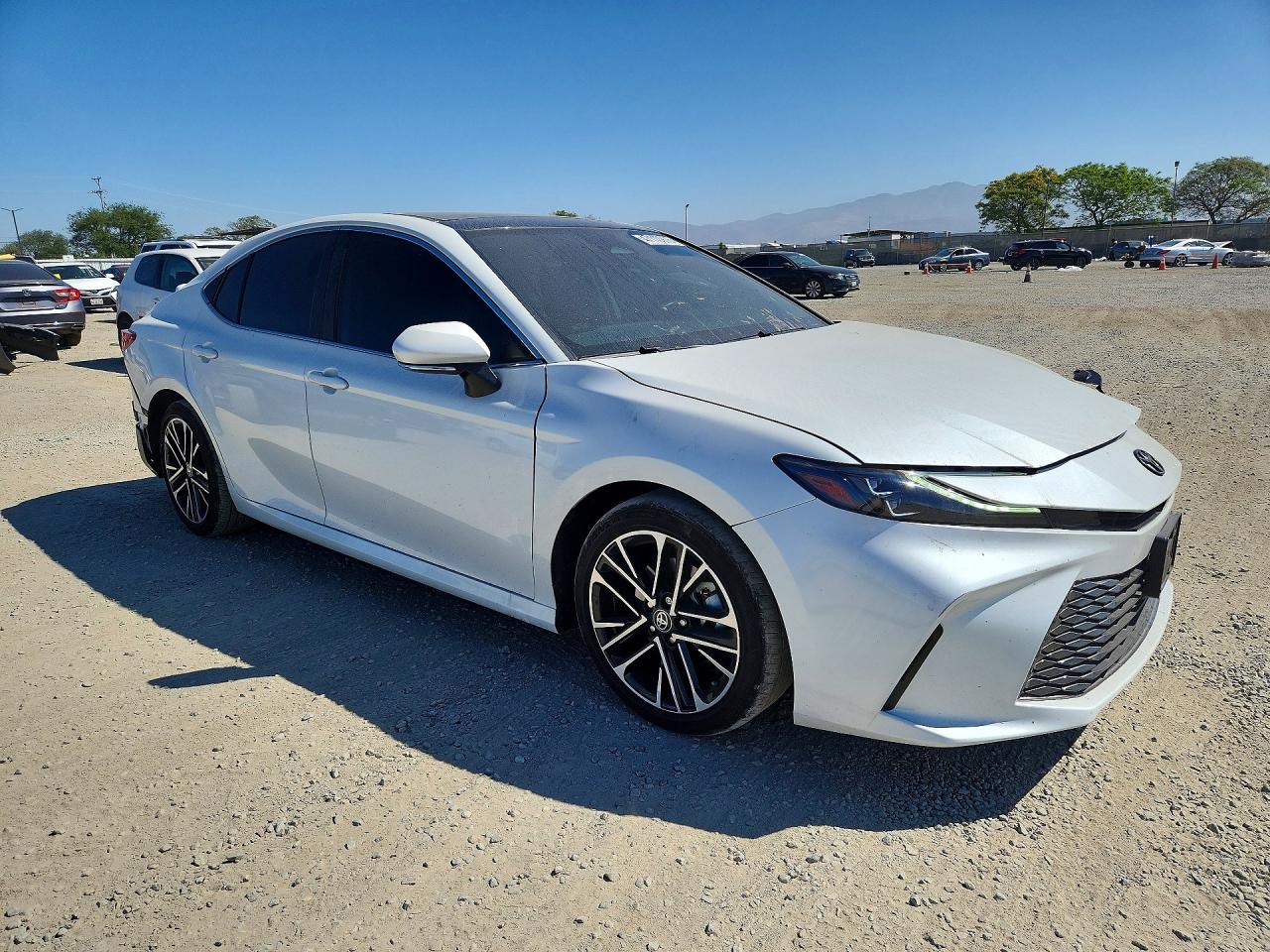 2025 TOYOTA CAMRY XLE photo 4