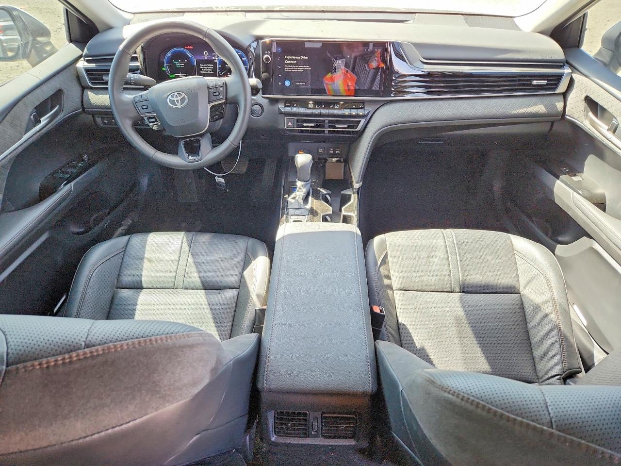 2025 TOYOTA CAMRY XLE photo 8