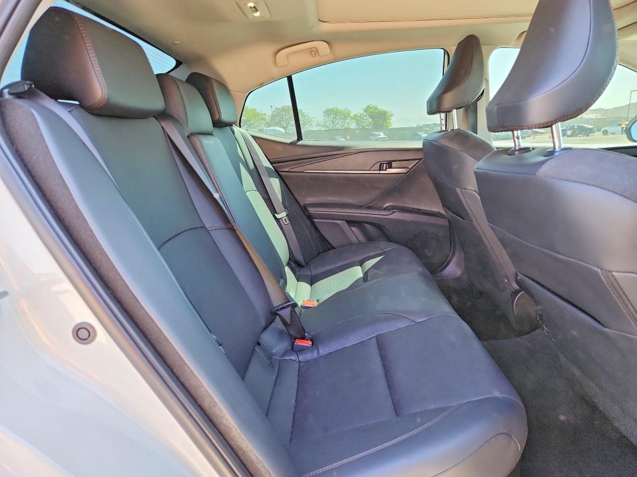 2025 TOYOTA CAMRY XLE photo 10