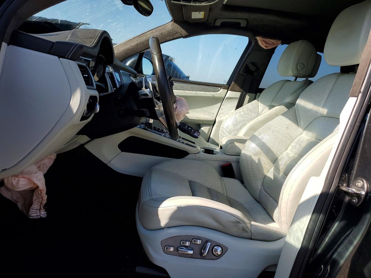 2018 PORSCHE MACAN TURBO photo 13