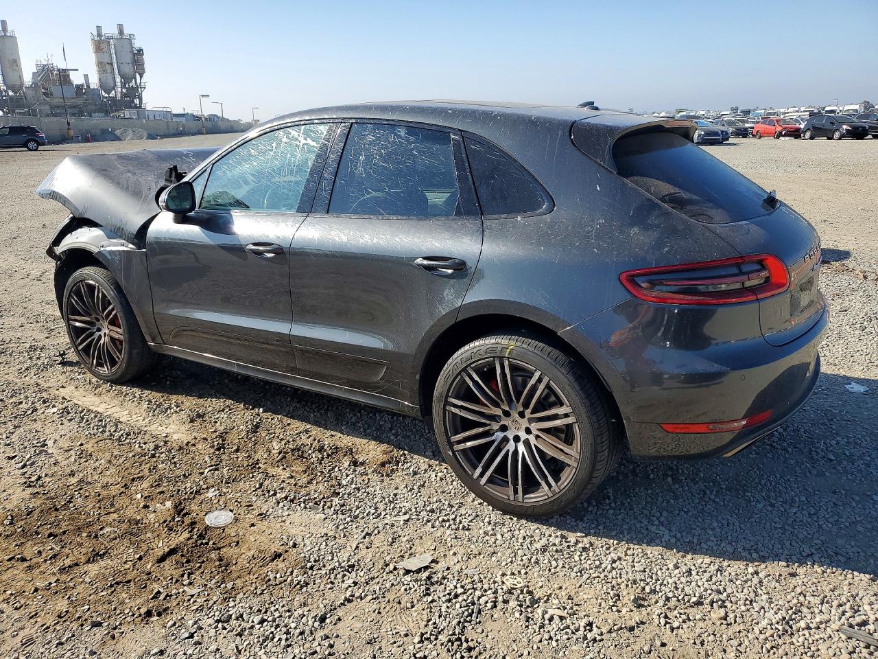 2018 PORSCHE MACAN TURBO photo 3