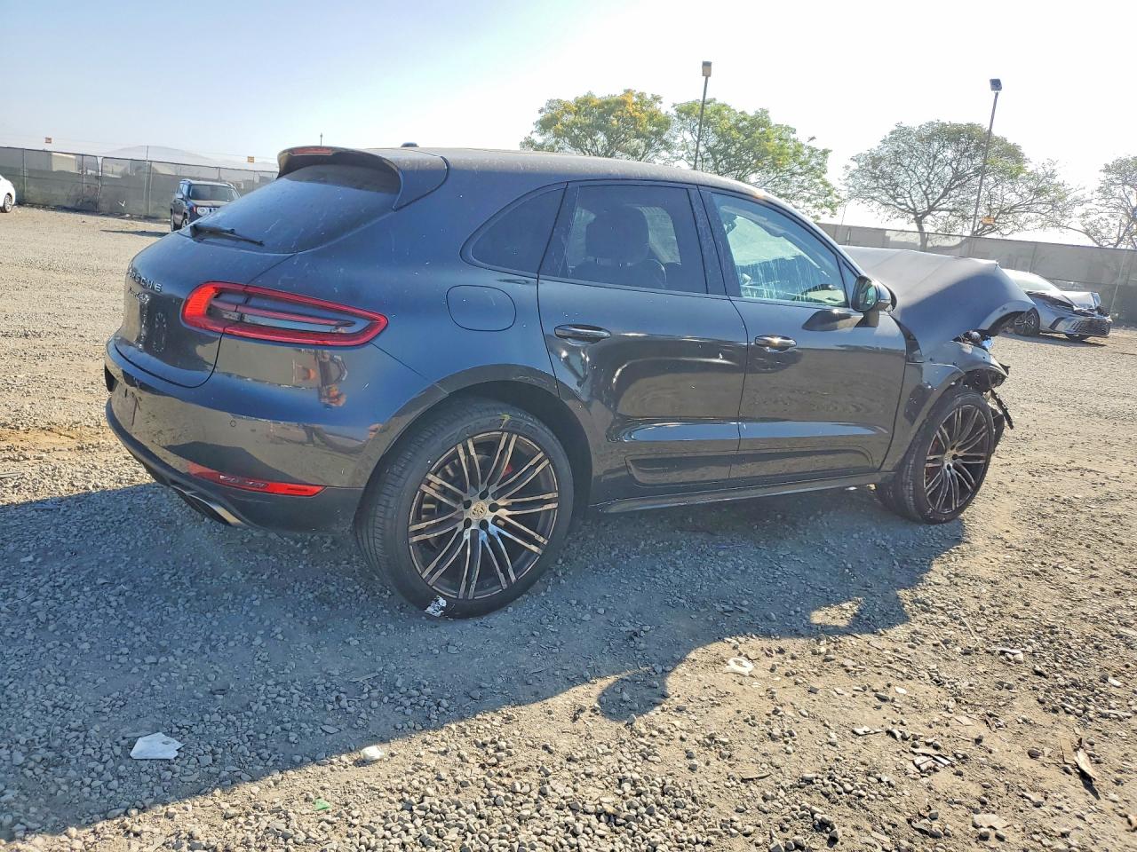 2018 PORSCHE MACAN TURBO photo 5