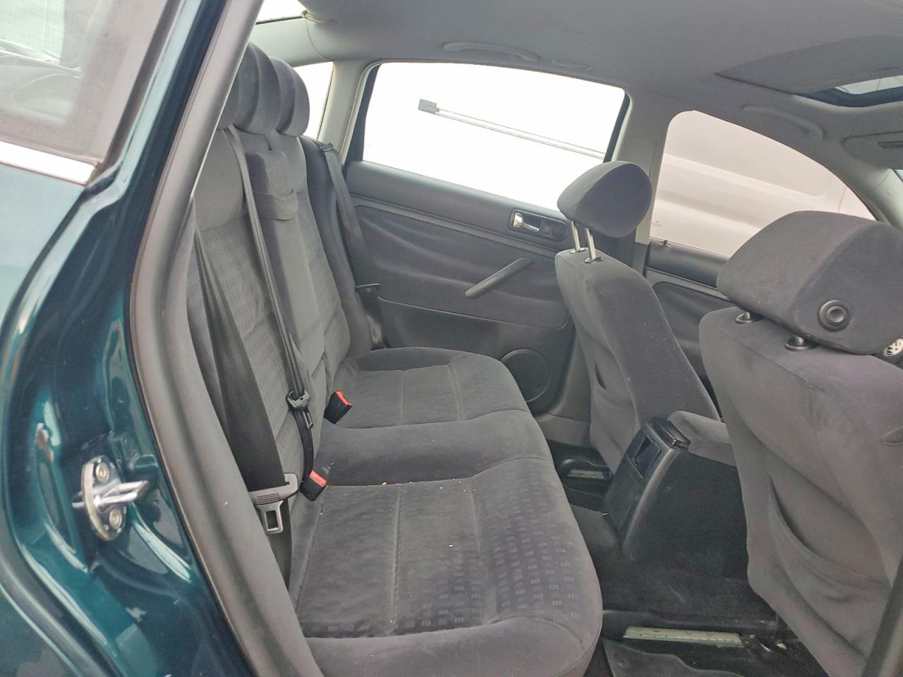 2001 VOLKSWAGEN PASSAT GLS photo 10