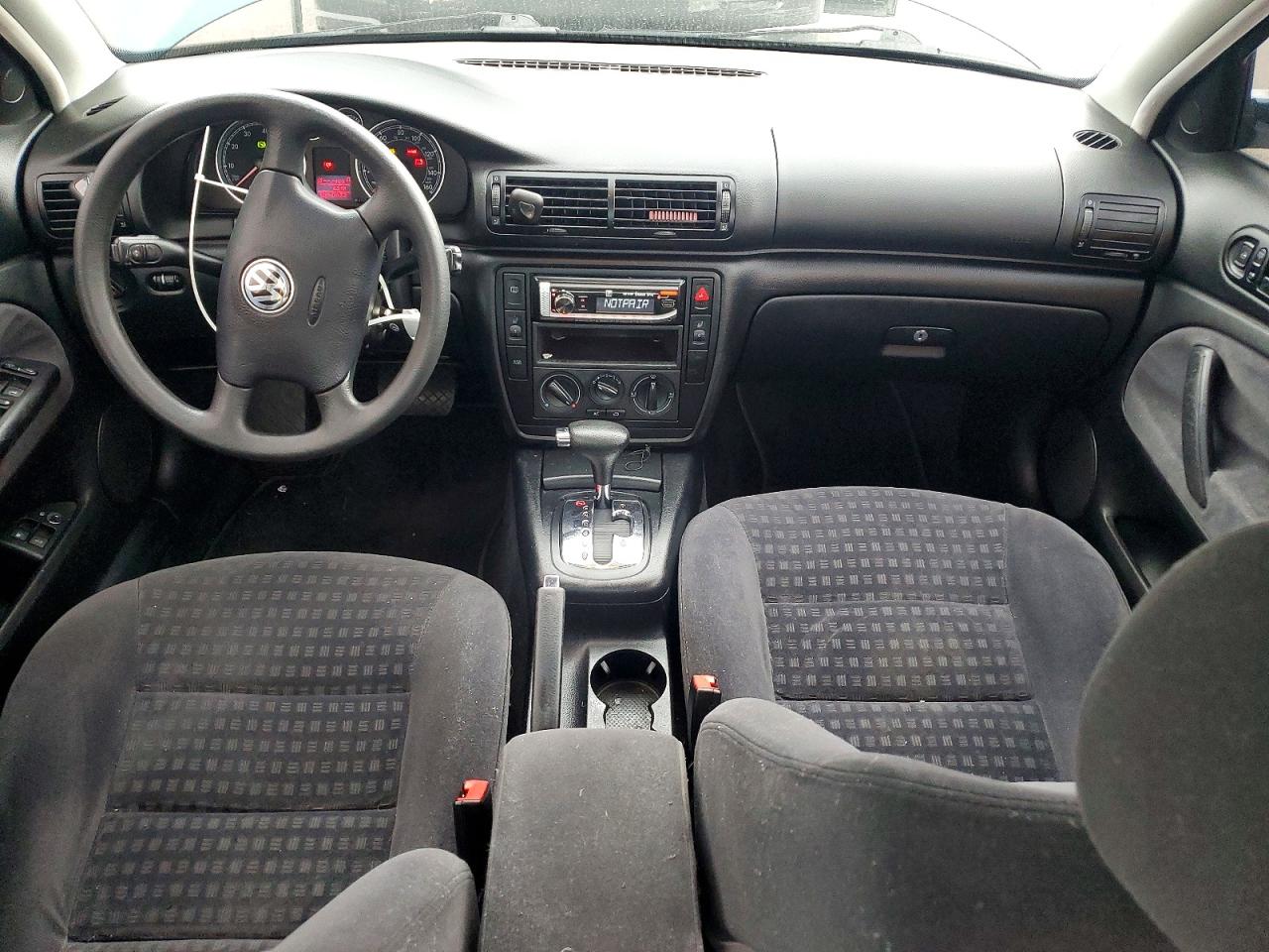 2001 VOLKSWAGEN PASSAT GLS photo 8