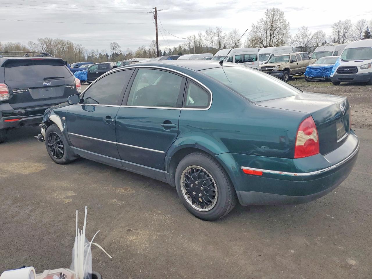 2001 VOLKSWAGEN PASSAT GLS photo 2