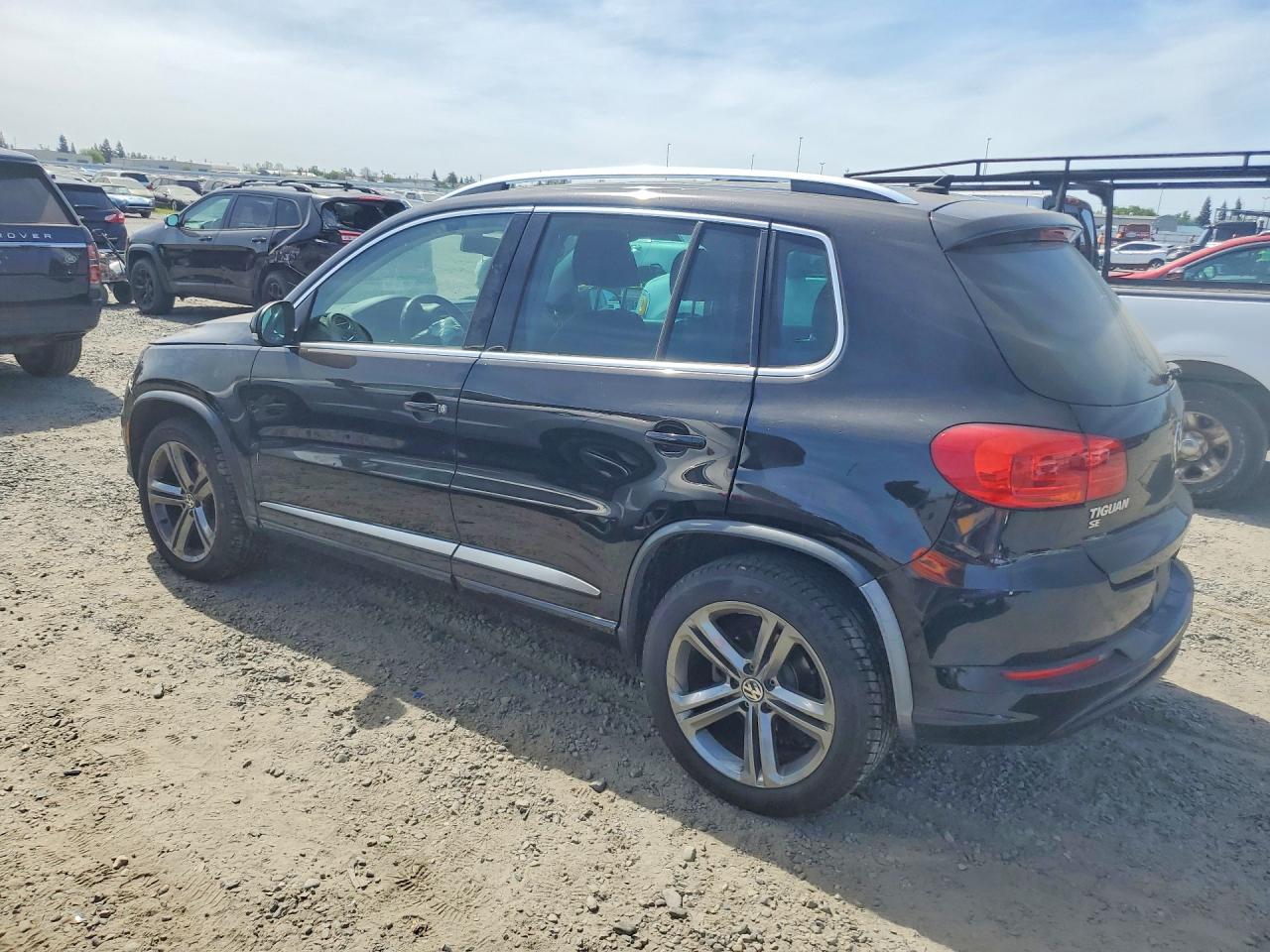 2017 VOLKSWAGEN TIGUAN SPORT photo 4
