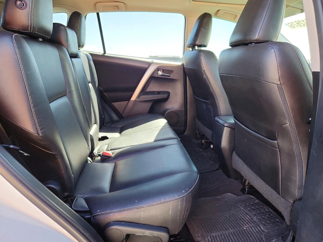 2015 TOYOTA RAV4 XLE photo 21