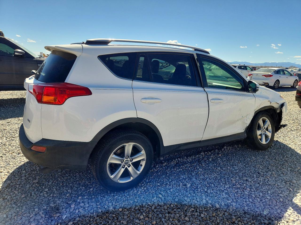 2015 TOYOTA RAV4 XLE photo 5