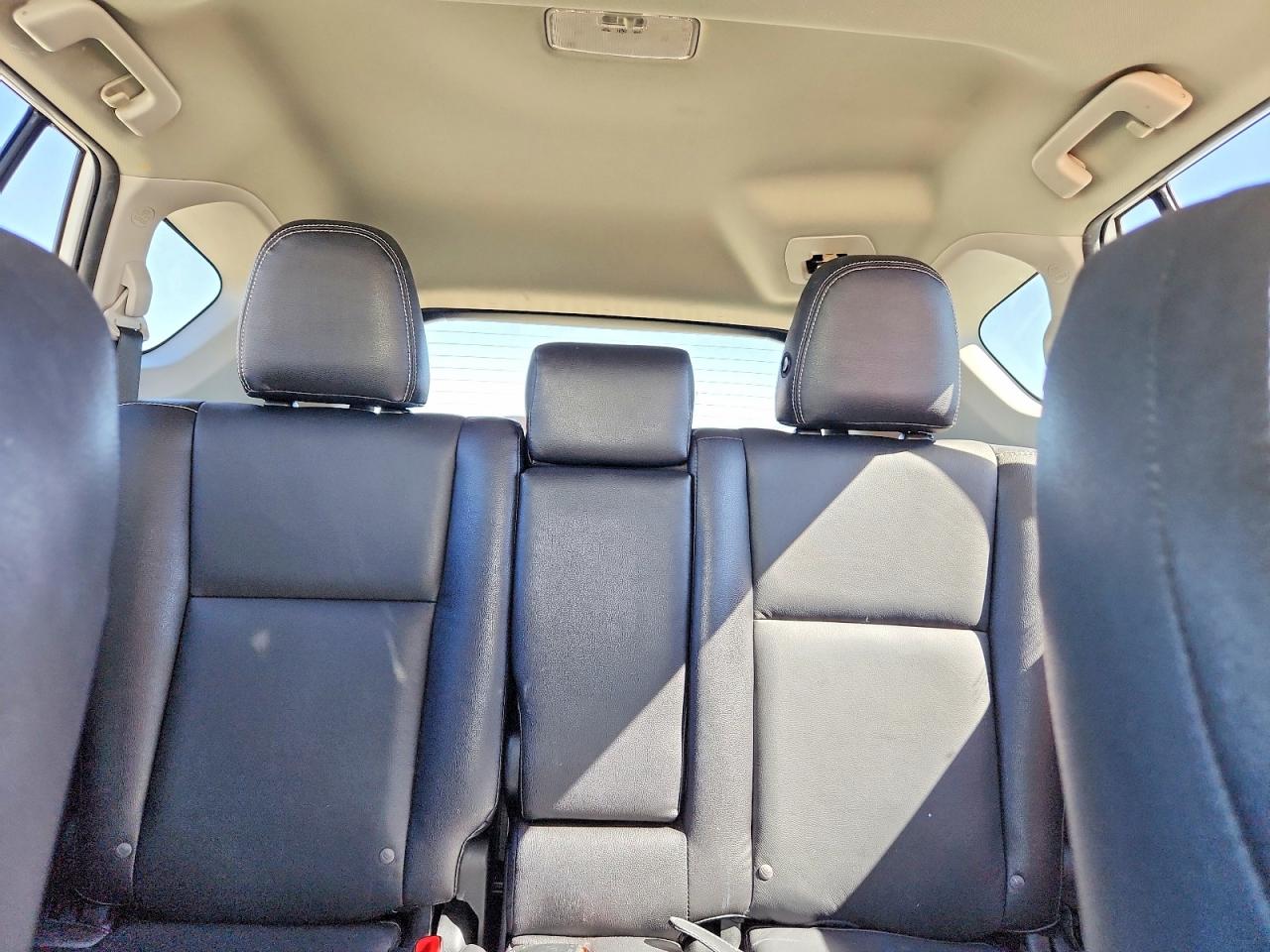 2015 TOYOTA RAV4 XLE photo 19