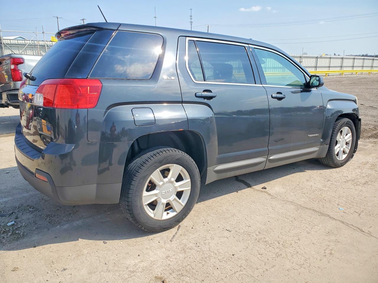 2013 GMC TERRAIN SLE photo 3