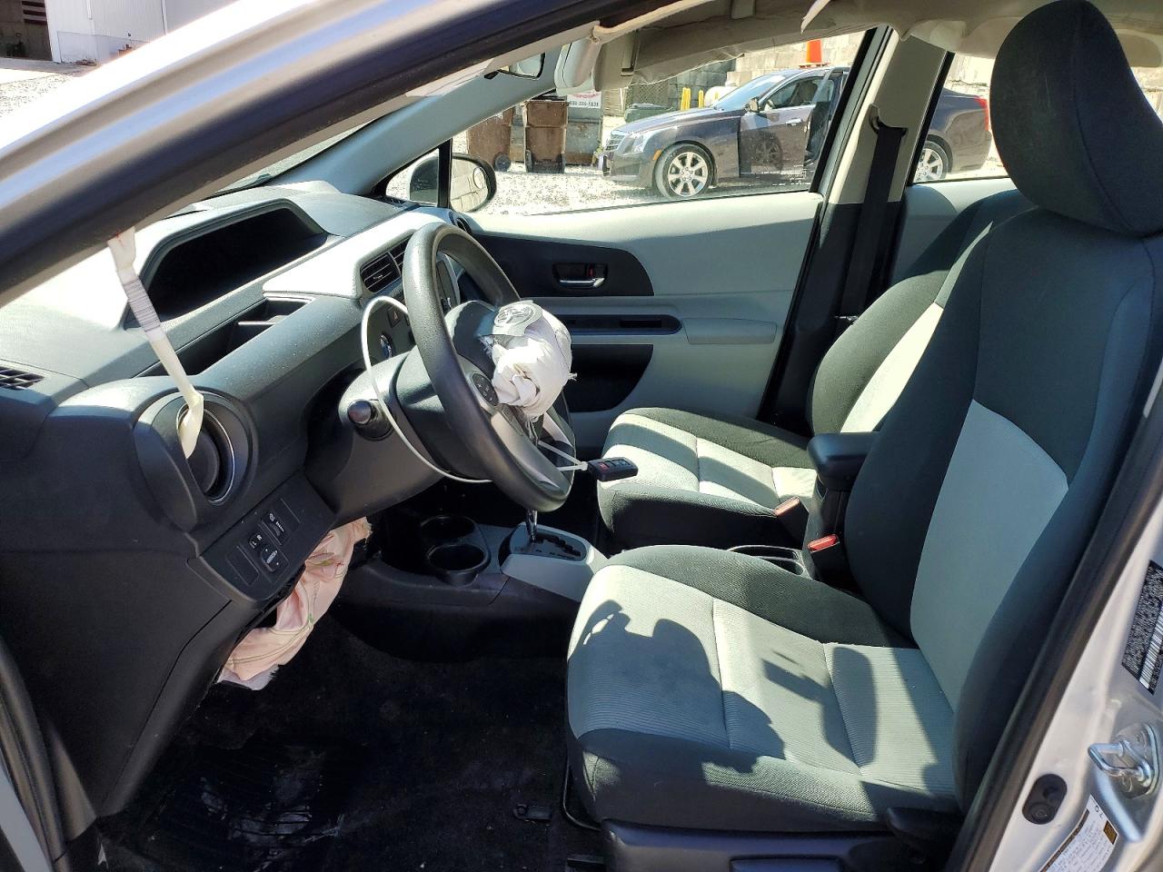 2012 TOYOTA PRIUS C THREE photo 13